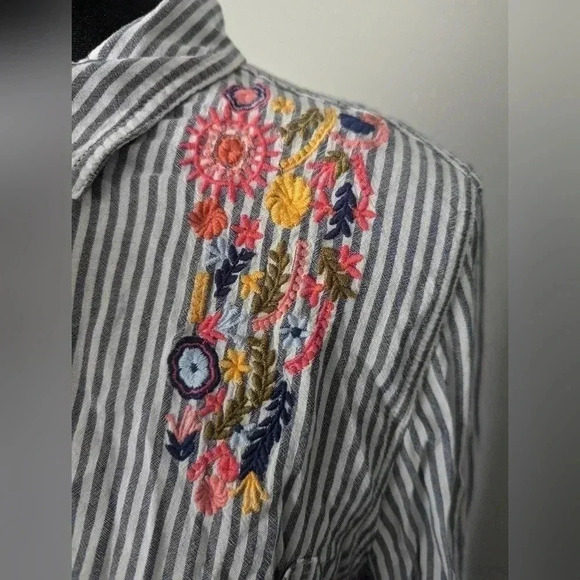 Velvet Heart Gray and White Stripe Long Sleeve Button Down with Embroidered Deta - Picture 4 of 11